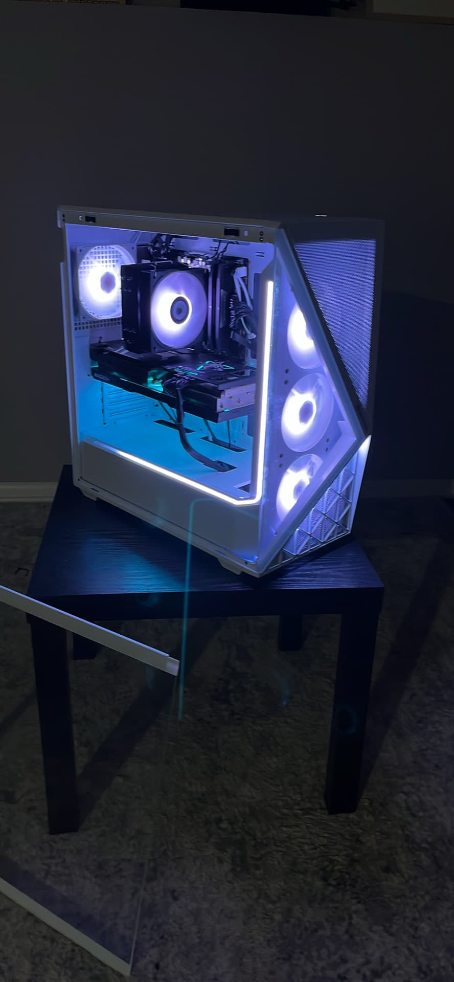 White Build computer